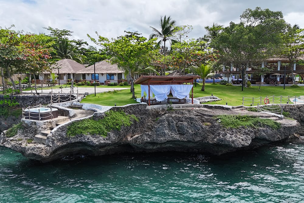 Cliff lounge architecture