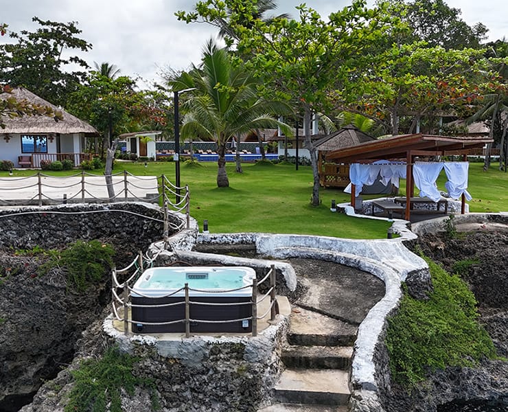 Cliffside lounge platform overlooking the ocean at Casa Verde